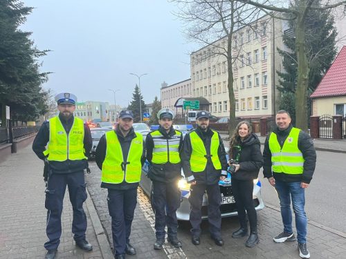 Organizatorzy-akcji-profilaktycznej-odnoszacej-sie-do-bezpieczenstwa-w-ruchu-drogowym